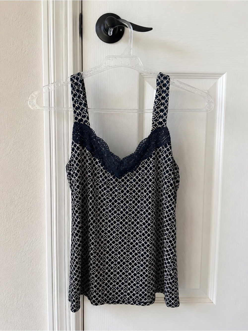 White House Black Market Black White Geometric Print Lace Trim Cami Tank Top M